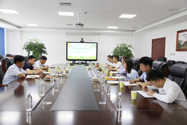 4.大学生座谈会.jpg